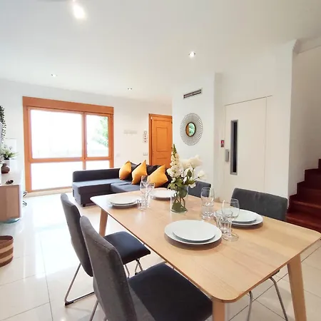 La Cornisa By Waveproperties *